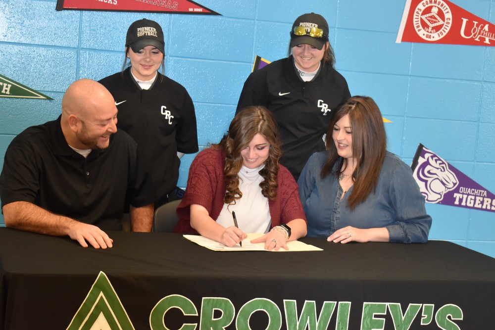 Bailey Fields Signing with Crowley's Ridge College